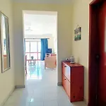 Seaside Serenity: 1br With Breathtaking Ocean View شقة