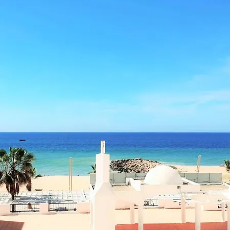 Seaside Serenity: 1br With Breathtaking Ocean View *