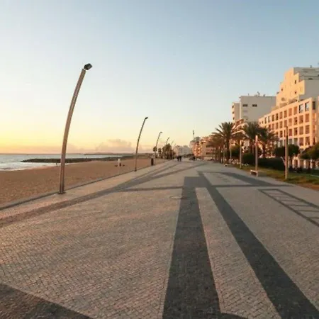 Seaside Serenity: 1br With Breathtaking Ocean View Апартаменты Картейра