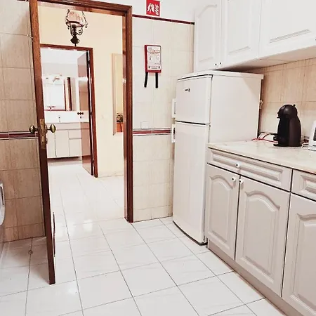 Seaside Serenity: 1br With Breathtaking Ocean View Апартаменты