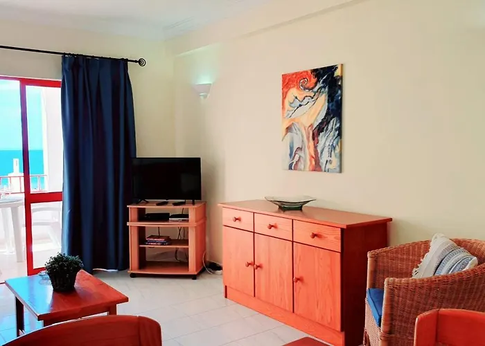 Apartamento Seaside Serenity: 1br With Breathtaking Ocean View Quarteira