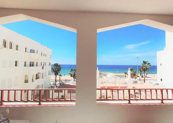 Seaside Serenity: 1br With Breathtaking Ocean View