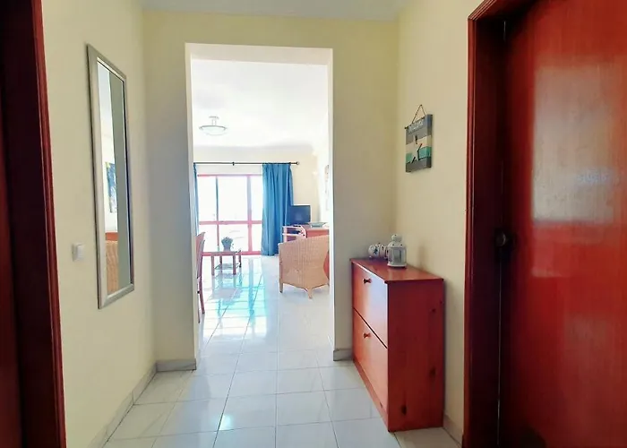 Seaside Serenity: 1br With Breathtaking Ocean View شقة