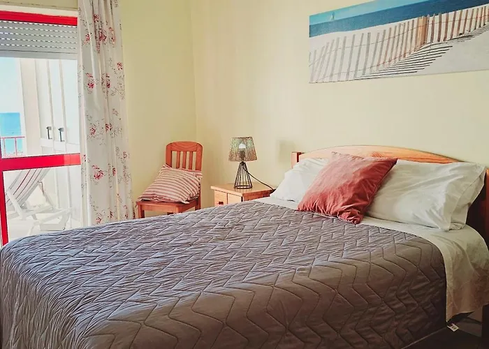 Seaside Serenity: 1br With Breathtaking Ocean View