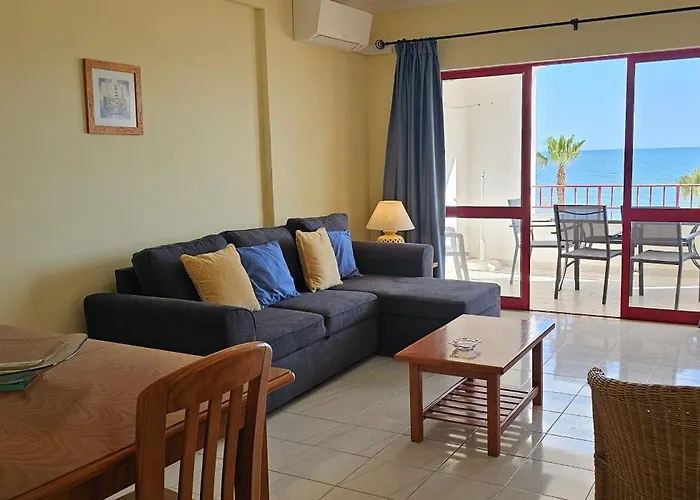 Seaside Serenity: 1br With Breathtaking Ocean View *