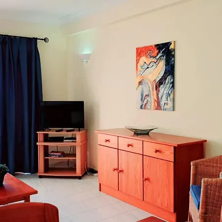 Apartamento Seaside Serenity: 1br With Breathtaking Ocean View Quarteira