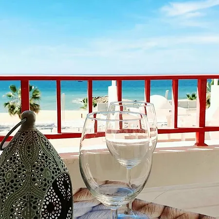 Seaside Serenity: 1br With Breathtaking Ocean View