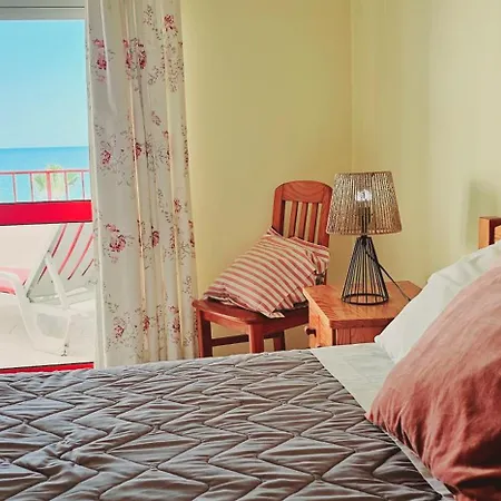 Seaside Serenity: 1br With Breathtaking Ocean View Quarteira