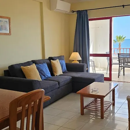 Seaside Serenity: 1br With Breathtaking Ocean View *